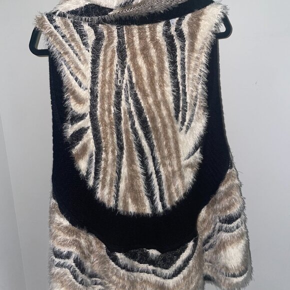 Faux Fur Vest - Picture 2 of 6